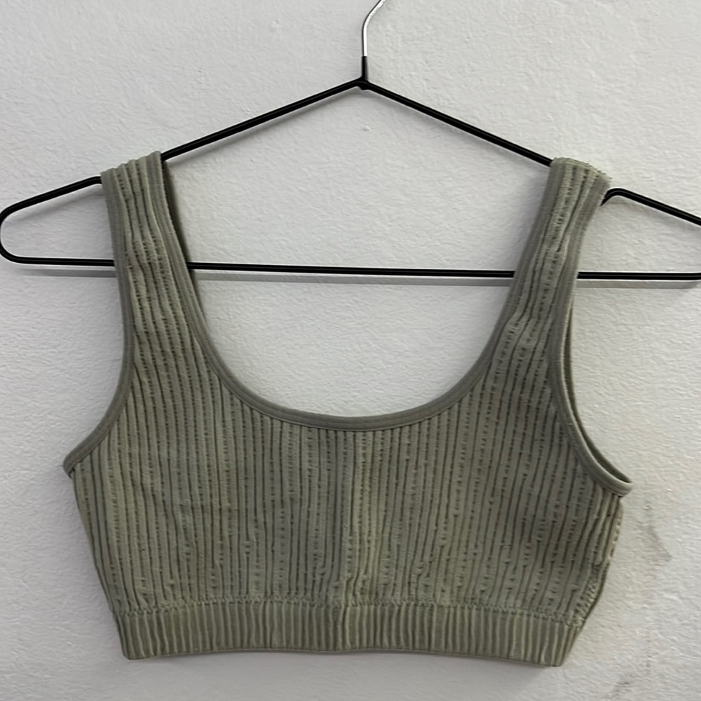 Low back sports bra / crop top